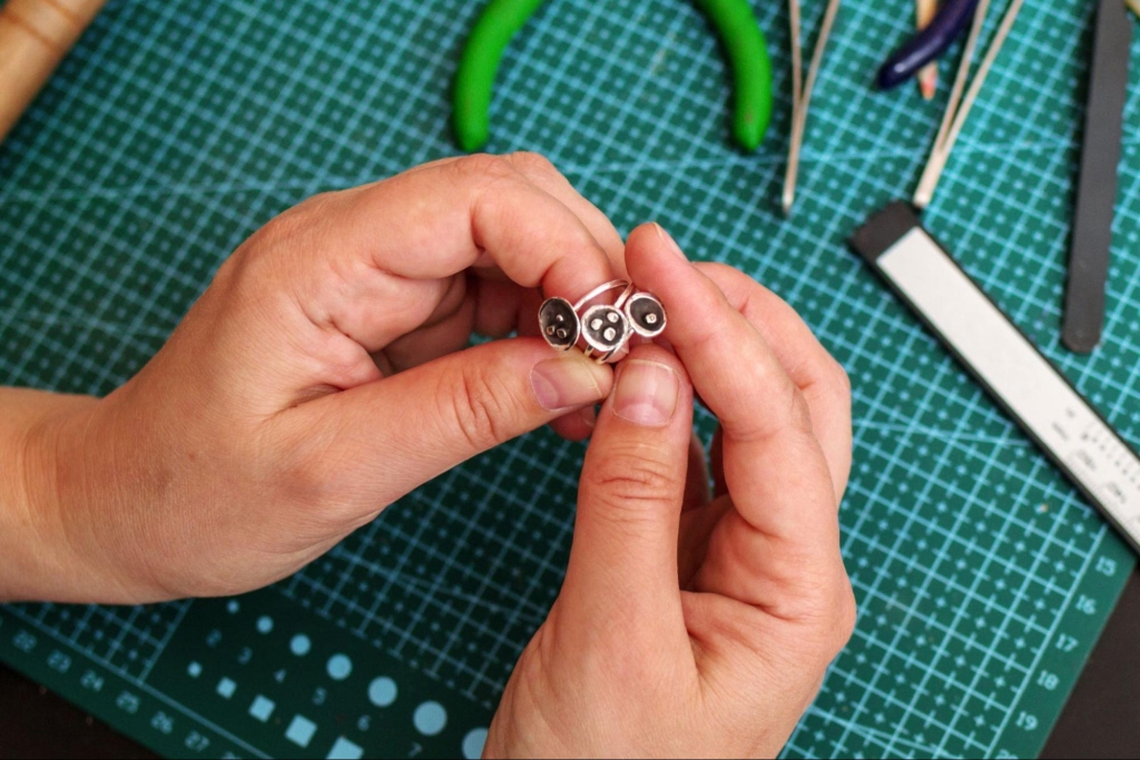 Custom Gemstone Jewelry: What to Expect